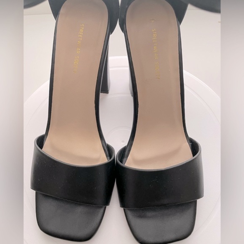 Black Heels - Picture 8 of 9